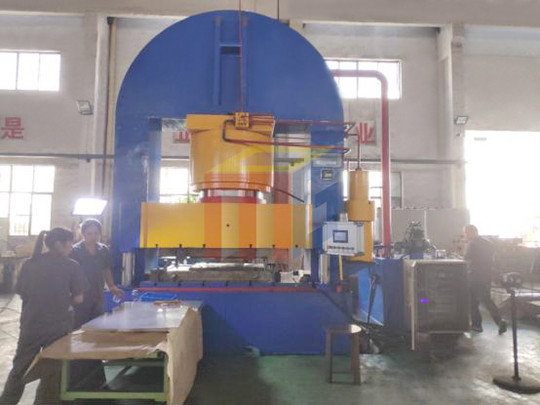Plate heat exchanger hydraulic press