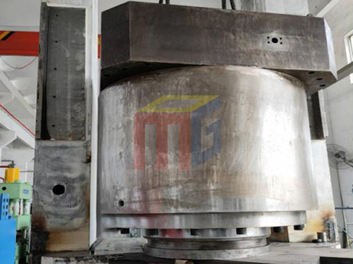Ultra high pressure oil cylinder