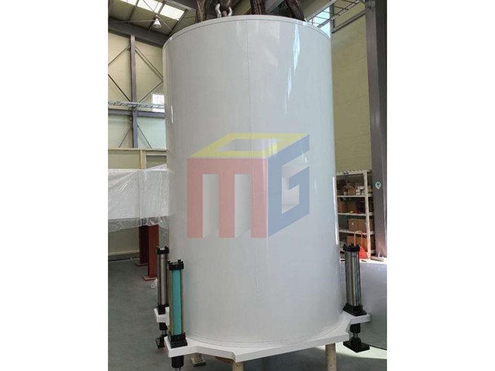 Ultra high pressure oil cylinder